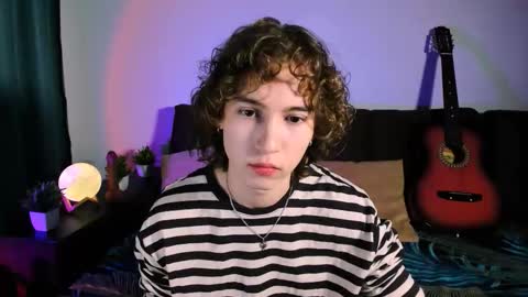 Snapshot of midnight_answer chatting on 30, 10, 2025 Max online show from 30, 10, 2025