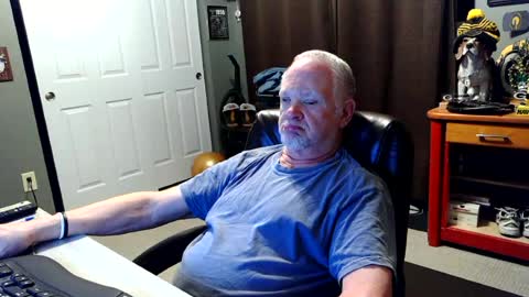 Snapshot of midwestdad09 chatting on 22, 6, 2026 midwestdad09 online show from 22, 6, 2026