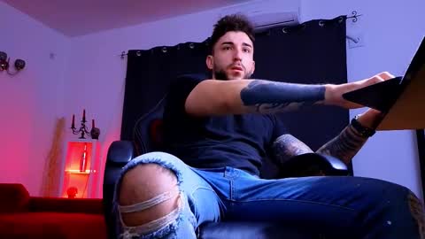 Snapshot of mightyaaron chatting on 15, 12, 2025 MightyAaron online show from 15, 12, 2025