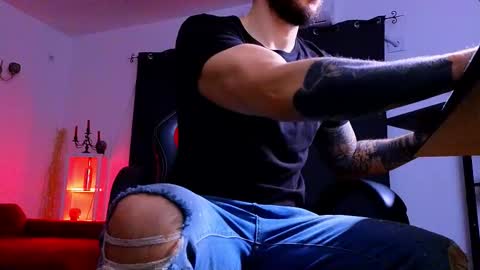 Snapshot of mightyaaron chatting on 16, 12, 2025 MightyAaron online show from 16, 12, 2025