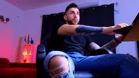 Snapshot of mightyaaron chatting on 21, 12, 2025 MightyAaron online show from 21, 12, 2025