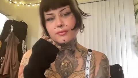 Snapshot of mignightmedliii chatting on 26, 9, 2025 Medli online show from 26, 9, 2025