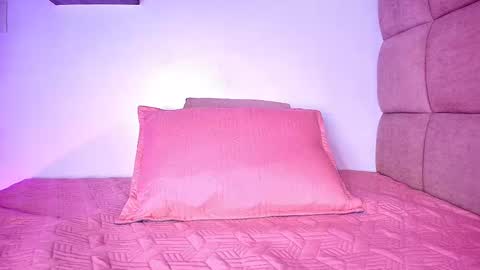 Mia  online show from 20, 9, 2025