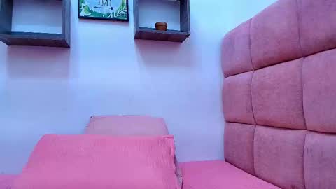 Mia  online show from 21, 9, 2025