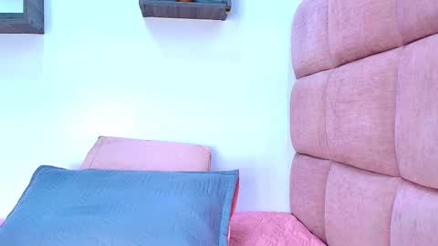 Mia  online show from 23, 9, 2025