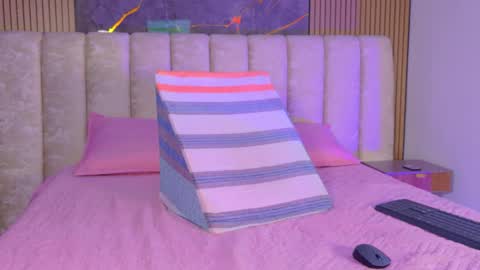 miia scoott  online show from 16, 12, 2025