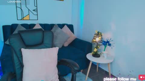 Snapshot of miiaa7_ chatting on 27, 10, 2025 Ma is my name I invite you to check out my wish list for my birthday online show from 27, 10, 2025