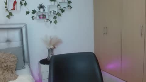 miiaa_k online show from 3, 2, 2026