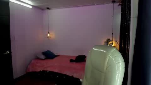 miiss_greyy online show from 14, 10, 2025