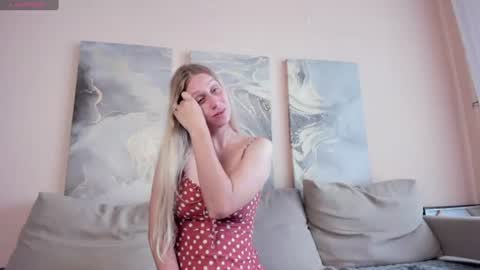 Snapshot of miissblonde chatting on 23, 7, 2026 miissblonde online show from 23, 7, 2026