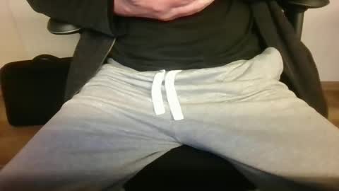 Snapshot of mik116 chatting on 15, 10, 2025 mik online show from 15, 10, 2025