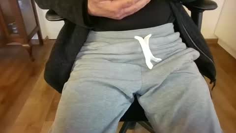 Snapshot of mik116 chatting on 10, 11, 2025 mik online show from 10, 11, 2025