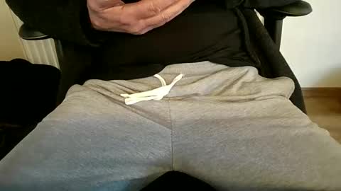 Snapshot of mik116 chatting on 12, 11, 2025 mik online show from 12, 11, 2025