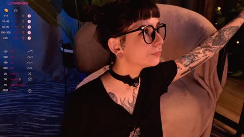mika_moon_ online show from 7, 12, 2024