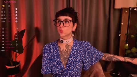 mika_moon_ online show from 8, 12, 2024