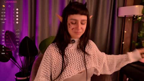 mika_moon_ online show from 15, 12, 2024