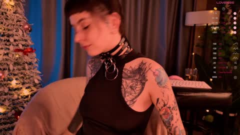 mika_moon_ online show from 30, 12, 2024