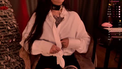 mika_moon_ online show from 31, 12, 2024