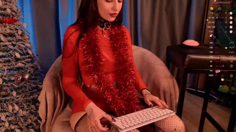 mika_moon_ online show from 1, 1, 2025