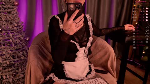 mika_moon_ online show from 4, 1, 2025