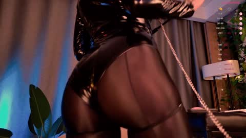mika_moon_ online show from 8, 1, 2025