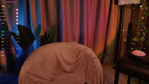 mika_moon_ online show from 30, 1, 2025