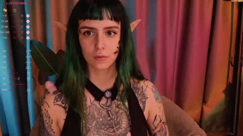 mika_moon_ online show from 3, 2, 2025