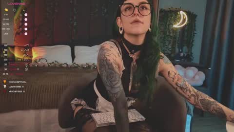 mika_moon_ online show from 1, 3, 2025