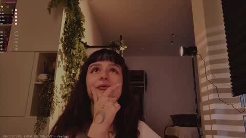 mika_moon_ online show from 18, 9, 2025