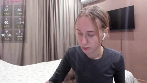 Mika online show from 23, 11, 2025