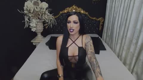 Mikaela online show from 8, 11, 2025