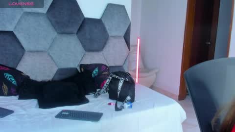 Mikaela blondie bigass online show from 23, 5, 2026