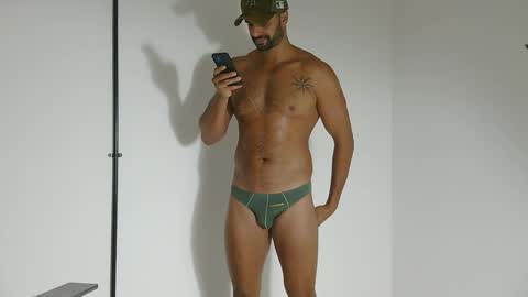 Snapshot of mike4fun99 chatting on 28, 4, 2026 mike online show from 28, 4, 2026