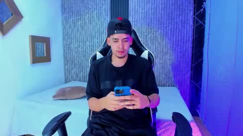 Mike 0233 online show from 11, 1, 2026