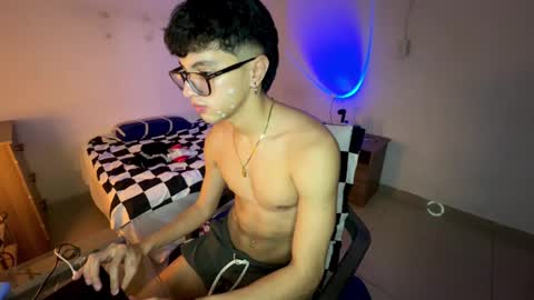 Mike Pineapple online show from 7, 10, 2025