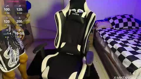 Mike Pineapple online show from 18, 3, 2026