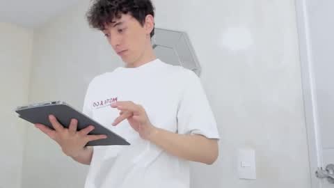 Snapshot of mikebelf4 chatting on 17, 12, 2025 Mikebelf4 online show from 17, 12, 2025