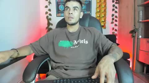 Snapshot of mikee_scooth chatting on 28, 12, 2024 mikee_scooth online show from 28, 12, 2024