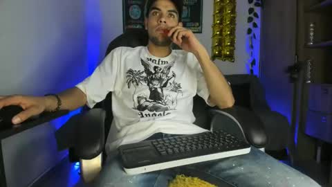 Snapshot of mikee_scooth chatting on 6, 1, 2025 mikee_scooth online show from 6, 1, 2025