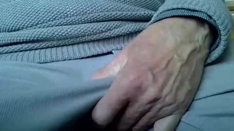 Snapshot of mikeybed chatting on 15, 11, 2025 mikeybed online show from 15, 11, 2025