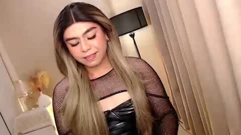 Theresa Luna online show from 18, 10, 2025