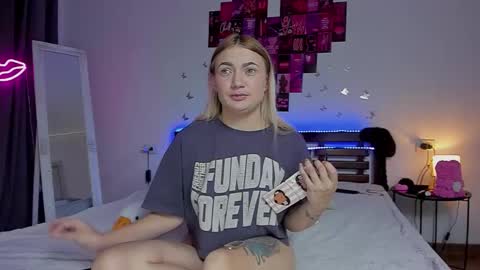 MikkiShows online show from 20, 10, 2025