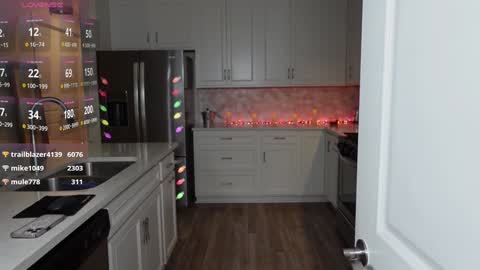 Snapshot of mikmagik chatting on 15, 12, 2024 Mikaylah online show from 15, 12, 2024