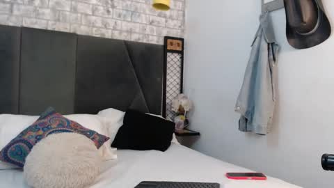 mila_adamss online show from 17, 12, 2025