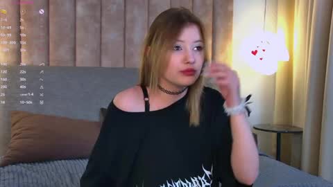 Snapshot of mila_blum chatting on 17, 4, 2026 mila_blum online show from 17, 4, 2026