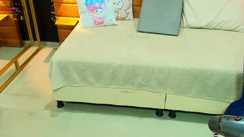 Milena  online show from 4, 3, 2025