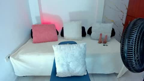 Snapshot of mila_rose1 chatting on 8, 5, 2026 martina online show from 8, 5, 2026