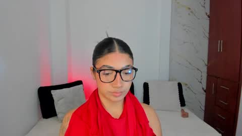 Snapshot of mila_rose1 chatting on 19, 5, 2026 martina online show from 19, 5, 2026