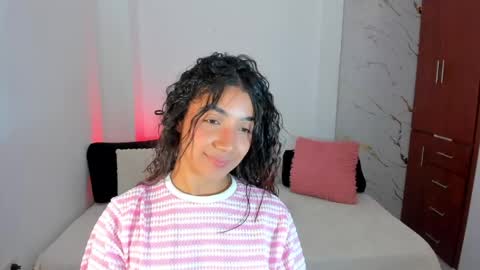 Snapshot of mila_rose1 chatting on 21, 5, 2026 martina online show from 21, 5, 2026