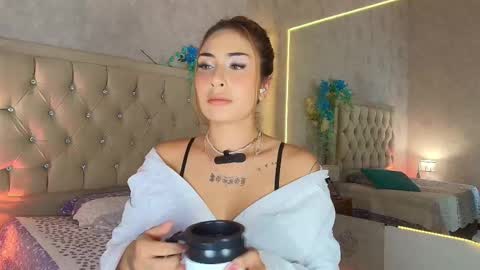 Snapshot of mila_smirnovavk chatting on 9, 10, 2025 MILA online show from 9, 10, 2025